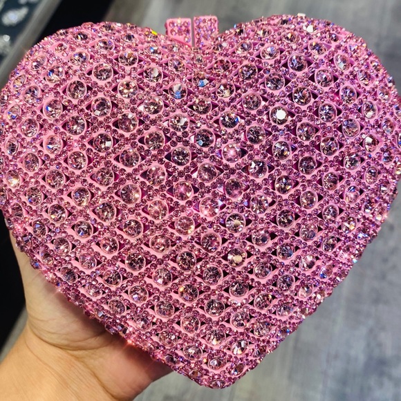 💝Pink Heart-Shaped Clutch💝